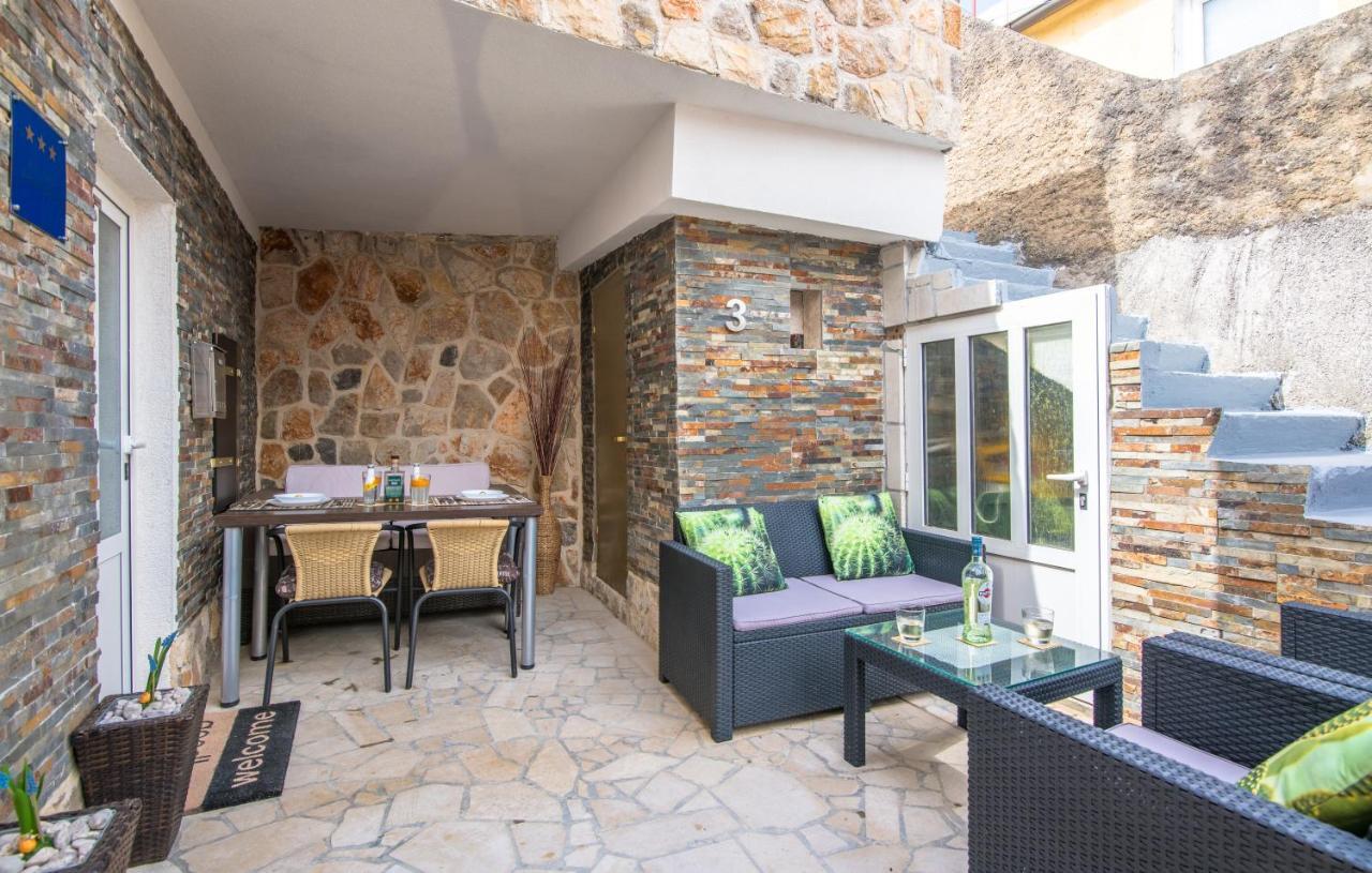 Stone House Knez Apartamento Vrbnik Exterior foto