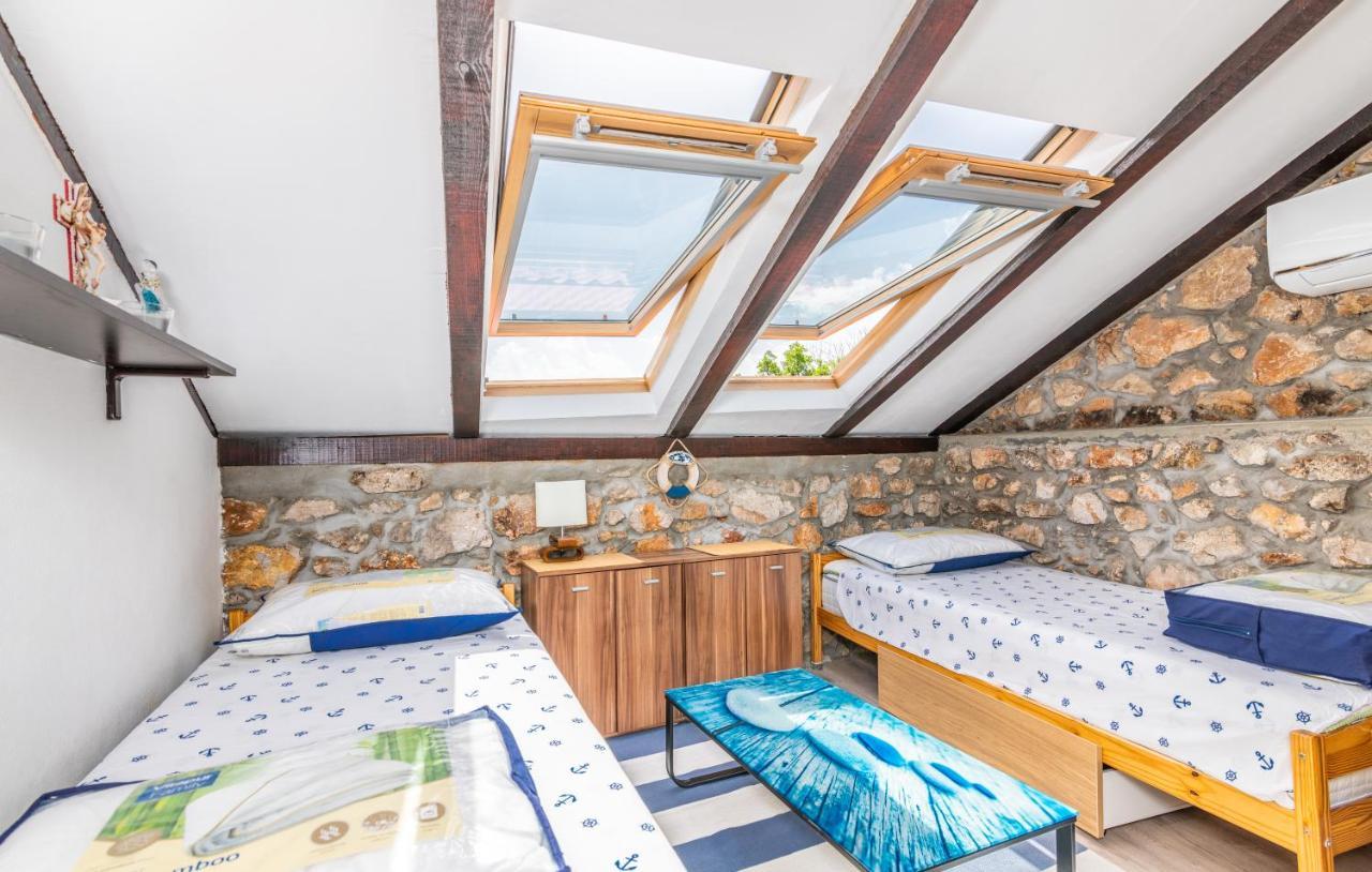 Stone House Knez Apartamento Vrbnik Exterior foto