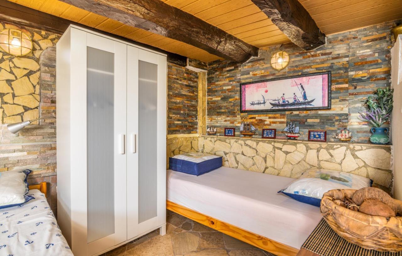Stone House Knez Apartamento Vrbnik Exterior foto