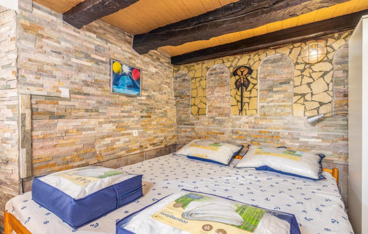 Stone House Knez Apartamento Vrbnik Exterior foto