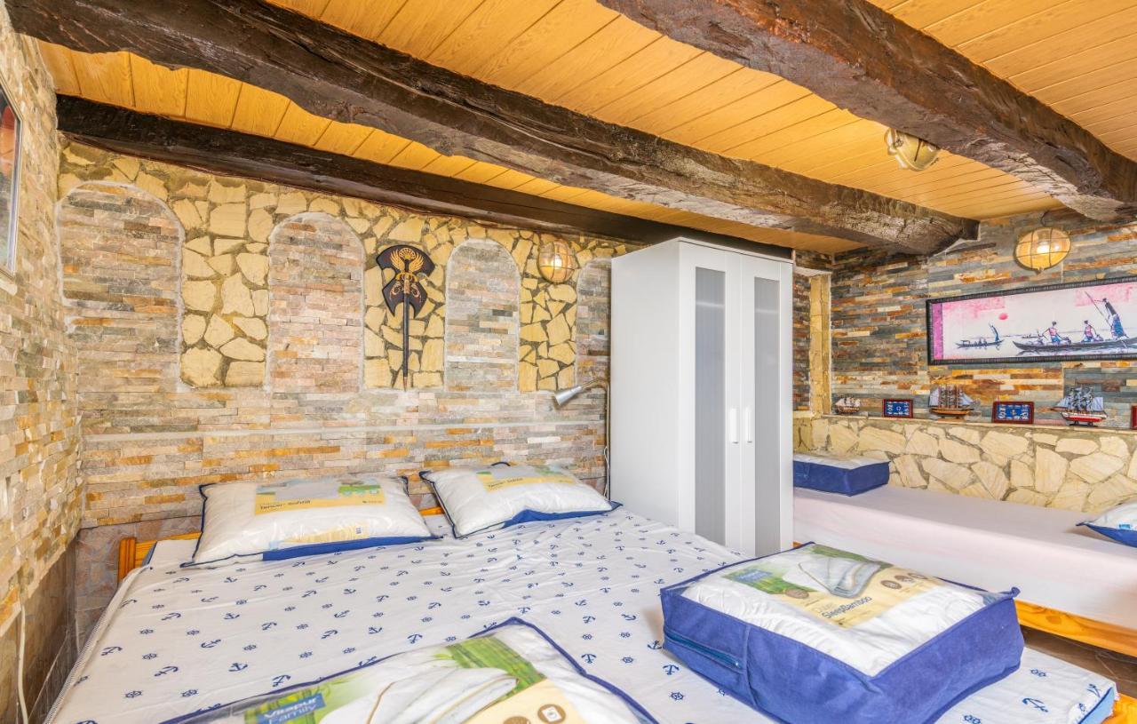 Stone House Knez Apartamento Vrbnik Exterior foto