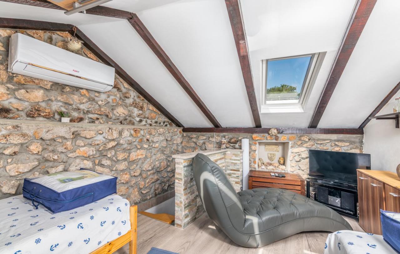 Stone House Knez Apartamento Vrbnik Exterior foto
